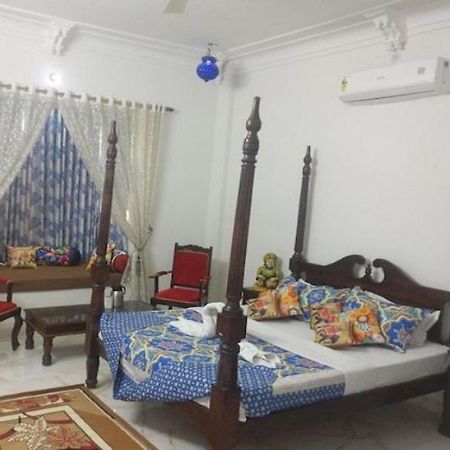 Tej Mahal Palace Bandikui Buitenkant foto
