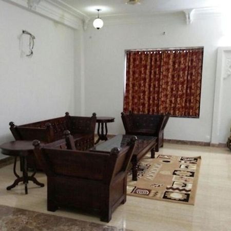 Tej Mahal Palace Bandikui Buitenkant foto