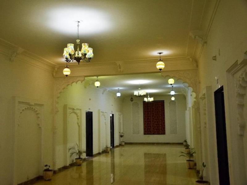 Tej Mahal Palace Bandikui Buitenkant foto