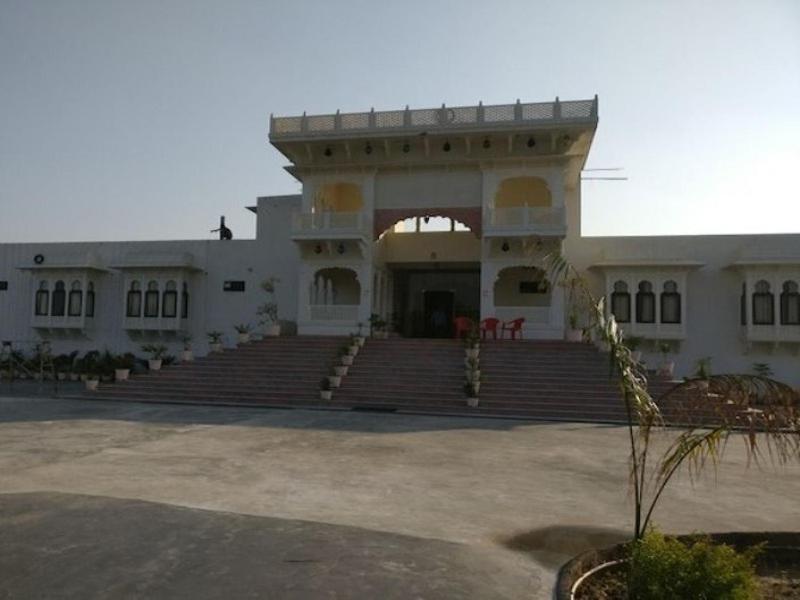 Tej Mahal Palace Bandikui Buitenkant foto