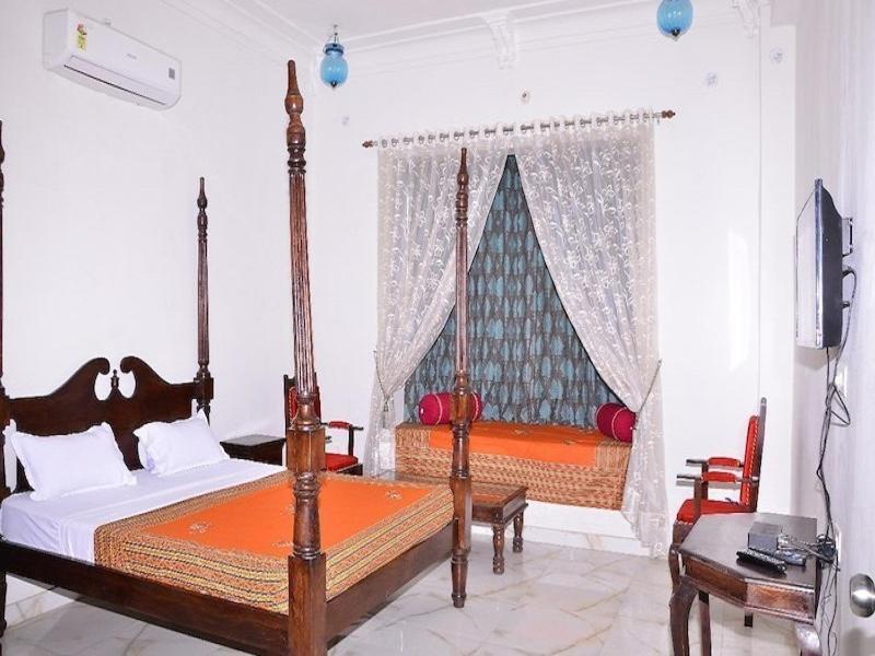 Tej Mahal Palace Bandikui Buitenkant foto