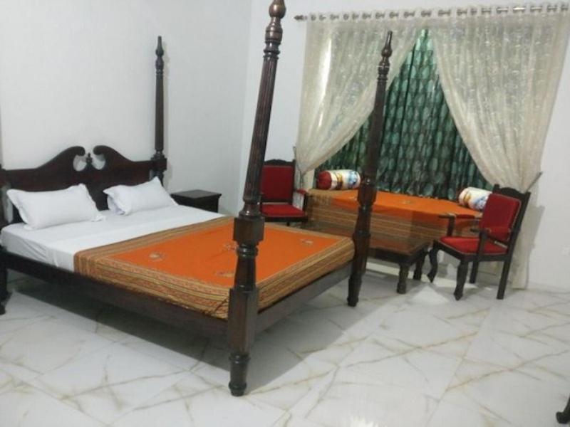 Tej Mahal Palace Bandikui Buitenkant foto