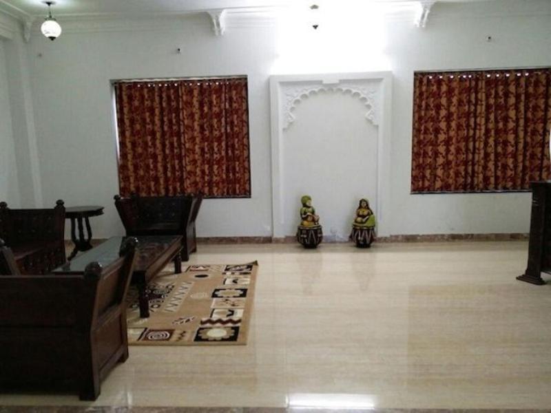 Tej Mahal Palace Bandikui Buitenkant foto